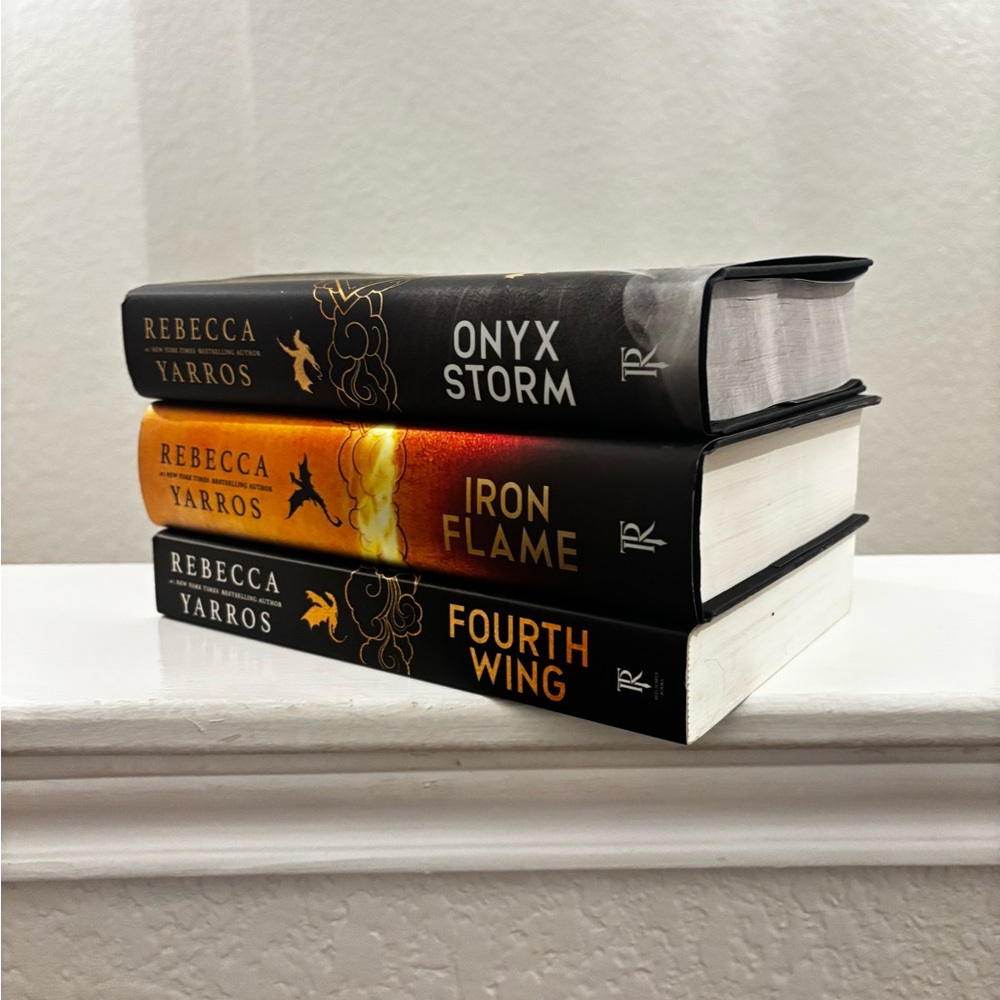 Rebecca Yarros Book Set - Onyx Storm, Iron Flame, Fourth Wing